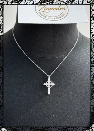 Collier argenté avec croix et couronne, marque: De, état: Neuf sans étiquette, 7,49 €, 8,56 € Protection acheteurs incluse