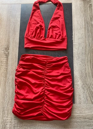 Ensemble jupe rouge froncé shein neuf, merk: Shein, staat: Nieuw zonder prijskaartje, maat: S / 36 / 8, € 10,00, € 11,20 inclusief Kopersbescherming