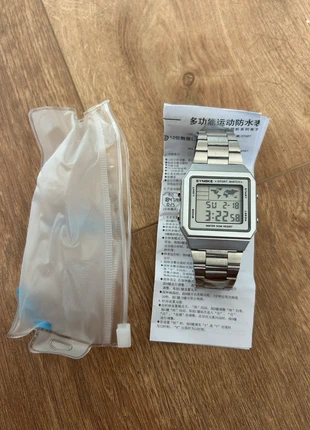 Montre illuminatior style casio vintage James bond couleur or, marque: autre, état: Neuf avec étiquette, taille: Taille unique, 16,99 €, 18,54 € Protection acheteurs incluse