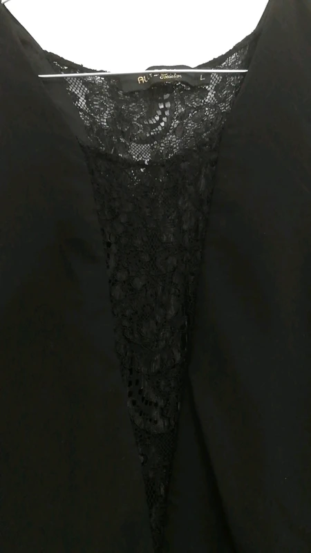 Robe moulante chic noire et dentelle - photo numéro 3