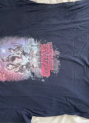 t-shirt stranger things , marca: Jennyfer, estado: Muito bom, tamanho: S, €3.00, €3.85 inclui Proteção do Comprador