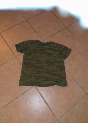T-shirt militaire vert, état: Bon état, taille: S, 2,00 €, 2,80 € Protection acheteurs incluse