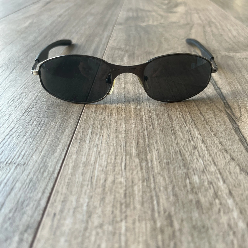 motivet Fange dødbringende Vintage unisex Retro Oakley Sunglasses - Vinted