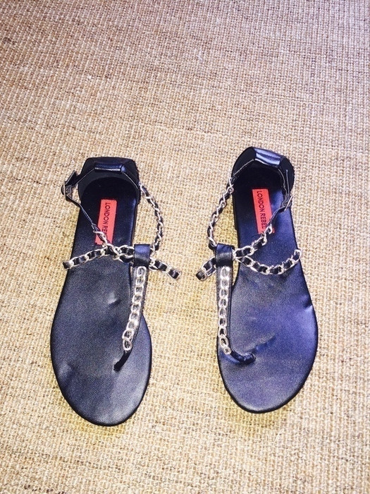 Sandales noires simili cuir 1