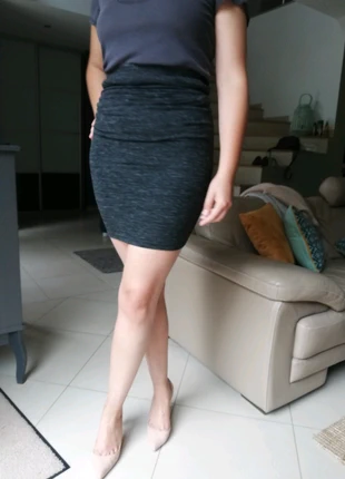 Superbe Jupe tube grise , marque: Zara, état: Neuf sans étiquette, taille: M / 38 / 10, 7,00 €, 8,05 € Protection acheteurs incluse