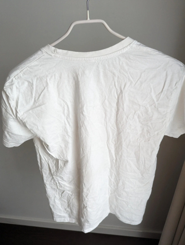 Balti marškinėliai "vardan tos" 2