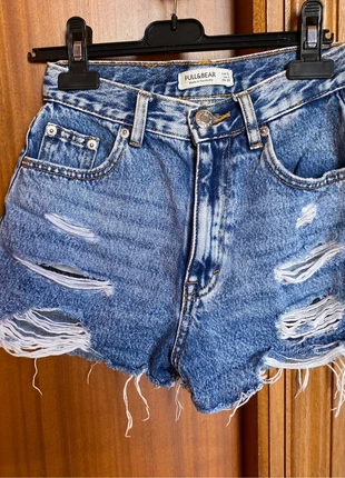 Pantalones vaqueros rotos cortos Pull&Bear, marca: Pull & Bear, estado: Bom, tamanho: XXS / 32 / 4, €5.00, €5.95 inclui Proteção do Comprador