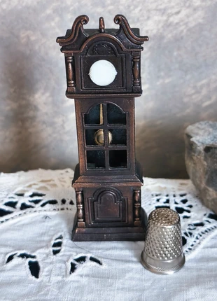 Taille-crayon ancien, grande horloge en métal patiné, état: Très bon état, 3,50 €, 4,38 € Protection acheteurs incluse