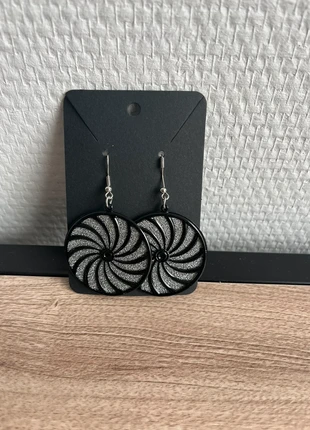 Nieuwe oorbellen, staat: Heel goed, € 1,00, € 1,75 inclusief Kopersbescherming