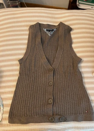 Cardigan smanicato Tommy, brand: Tommy Hilfiger, condizioni: Ottime, taglia: L / IT 44 / EU 40, €15.00, €16.45 include la Protezione acquisti