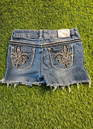 Miss Chic Y2K Vintage Denim Mini Shorts - Embroidered Pocket Detail, merk: Miss Me, staat: Heel goed, maat: XS / 34 / 6, € 16,00, € 17,50 inclusief Kopersbescherming