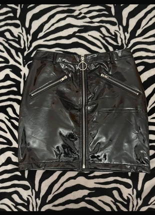 Patent leather front-zip mini skirt, marque: Yimeili, état: Neuf sans étiquette, taille: S / 36 / 8, 10,00 €, 11,20 € Protection acheteurs incluse