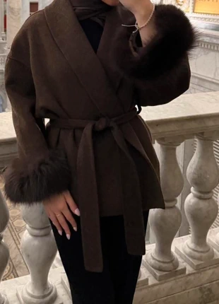 Manteau mi long marron fourrure, brand: Boutique indépendante, condizioni: Ottime, taglia: Taglia unica, €40.00, €42.70 include la Protezione acquisti