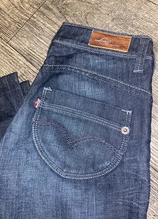 Jeans Levi’s fille , marque: Levi's, état: Très bon état, taille: 12 ans / 152 cm, 10,00 €, 11,20 € Protection acheteurs incluse