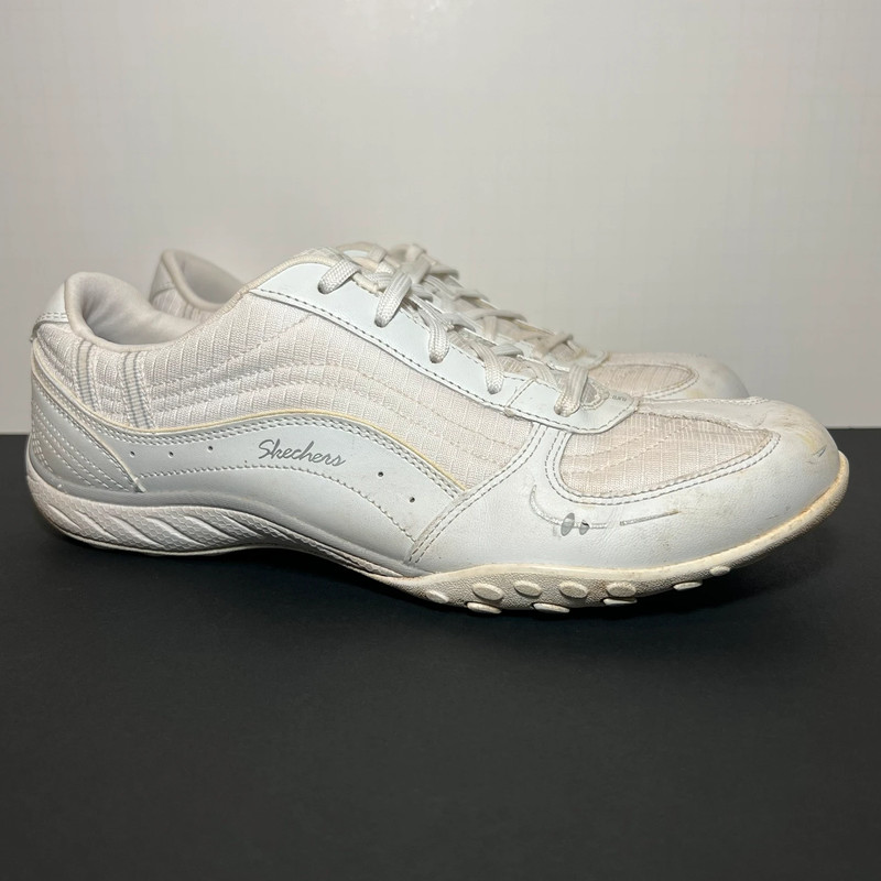 Womens Relaxed Fit Breathe Easy Just White Sneakers / Size 10 - Vinted
