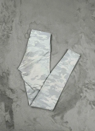 Legging Lululemon Align 25” Camouflage Blanc | Taille 4 | Tissu Nulu Ultra Doux, marke: Lululemon, zustand: Gut, größe: XS / 34 / 6, 40,00 €, 42,70 € inklusive Vinted-Käuferschutz
