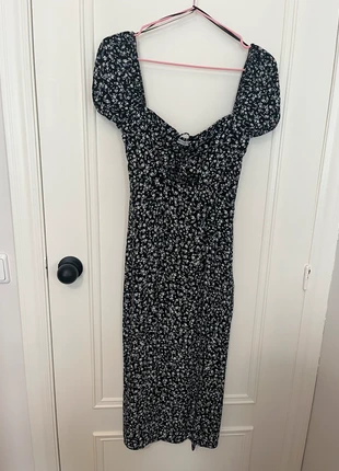 vestido midi flores bershka talla S, marca: Bershka, estado: Muy bueno, tamaño: S / 36 / 8, 8,00 €, 9,10 € Protección al comprador incluida