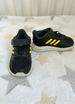 Baskets Adidas enfant scratch noires et jaunes – pointure 21 garçon/fille premiers pas, brand: adidas, condition: Good, size: 21, €5.50, €6.48 includes Buyer Protection