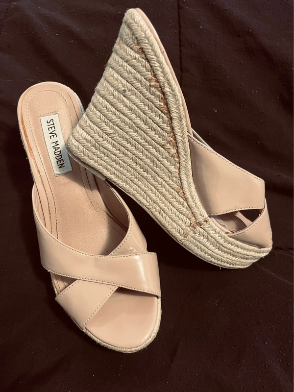 Nude Wedges