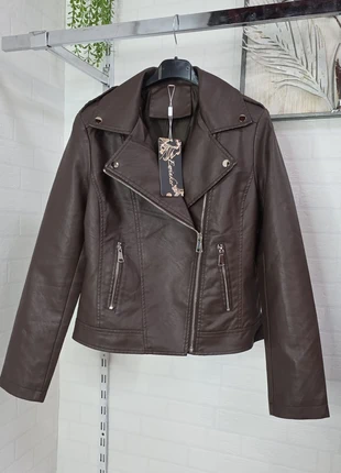 Cazadora biker efecto piel en color marrón, brand: Local, condizioni: Nuovo con cartellino, taglia: Taglia unica, €29.95, €32.15 include la Protezione acquisti