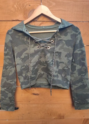 Sweat kaki motif militaire T36, marque: Bershka, état: Neuf sans étiquette, taille: S / 36 / 8, 2,00 €, 2,80 € Protection acheteurs incluse