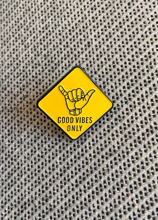 Pin’s Only Good Vibes, état: Neuf sans étiquette, 3,80 €, 4,69 € Protection acheteurs incluse