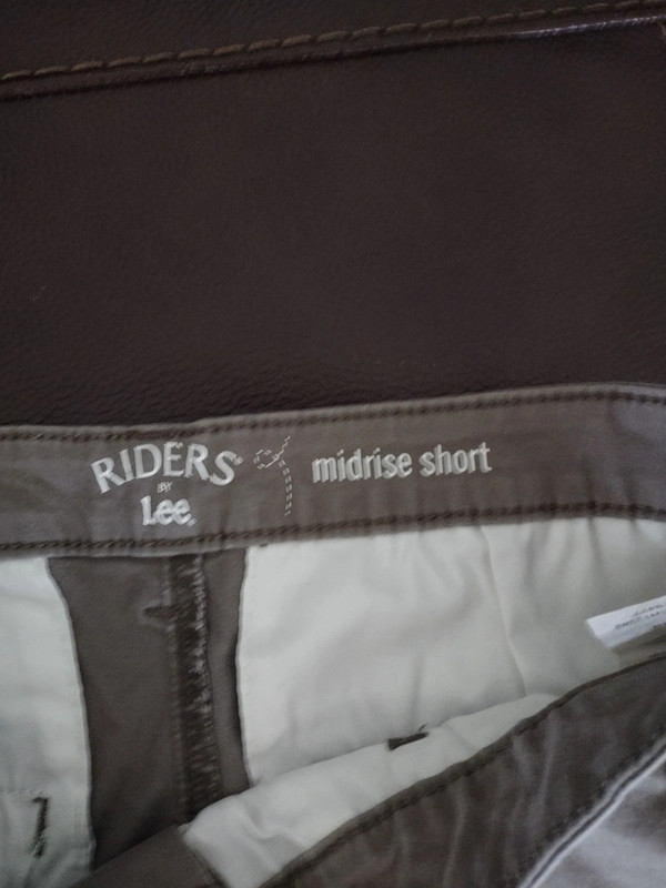 Riders By Lee Mid-Rise Woman's Shorts Size 8M 3