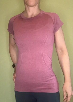 Lululemon Swiftly Shortsleeve US6 Fuchsia Maulbeere, merk: Lululemon, staat: Heel goed, maat: XS / 34 / 6, € 22,00, € 23,80 inclusief Kopersbescherming