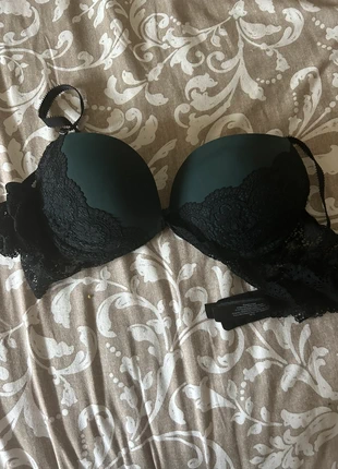 Soutien-gorge kaki & dentelle noire Primark, brand: Primark, condizioni: Nuovo senza cartellino, taglia: 65B | IT 0B, €4.00, €4.90 include la Protezione acquisti
