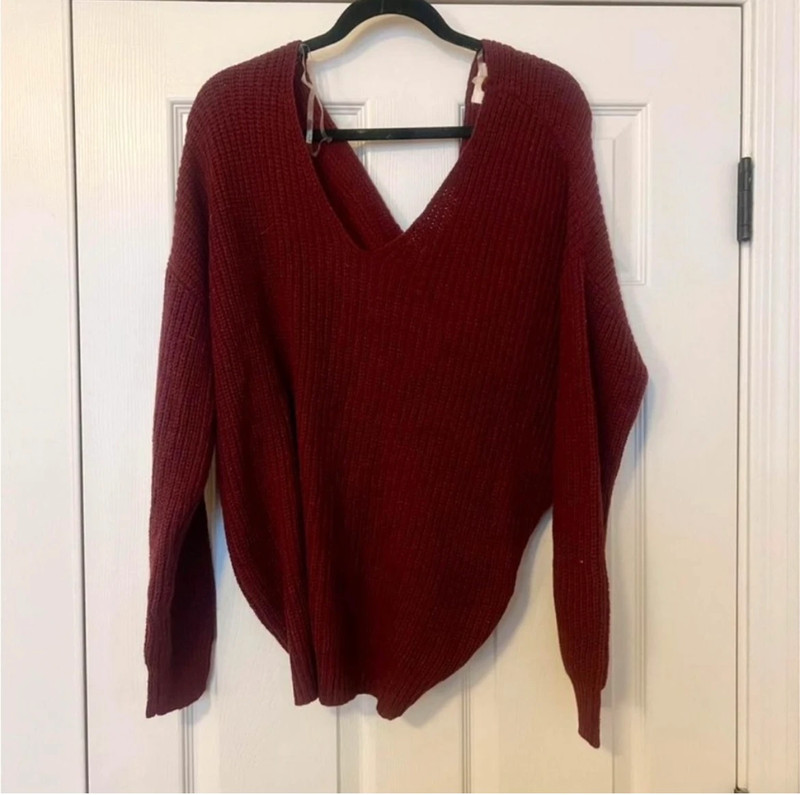 NWOT knot sweater 1