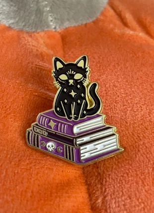 Black cat spell books witch Wiccan metal pin badge, brand: pin badge, condition: New without tags, £2.50, £3.33 includes Buyer Protection