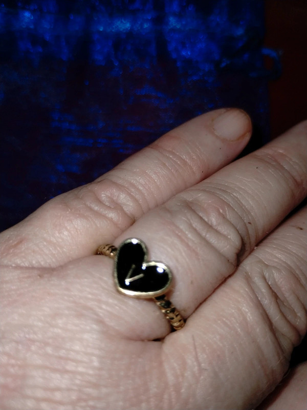 Beautiful braided gold heart and black initial v ring size 7