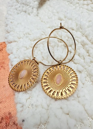 Boucles d’oreilles dorées soleil avec pierre rose, état: Neuf sans étiquette, 5,00 €, 5,95 € Protection acheteurs incluse