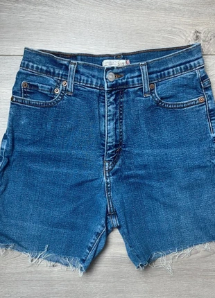 Short en jean Lévis bleu marine - taille S Femme, marque: Levi's, état: Très bon état, taille: S / 36 / 8, 12,00 €, 13,30 € Protection acheteurs incluse