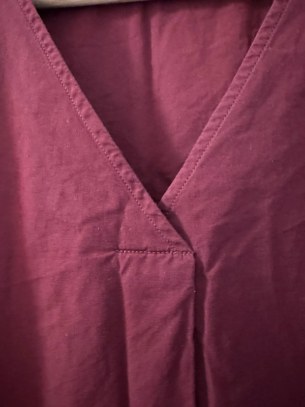 burgundy blouse Uniqlo 3