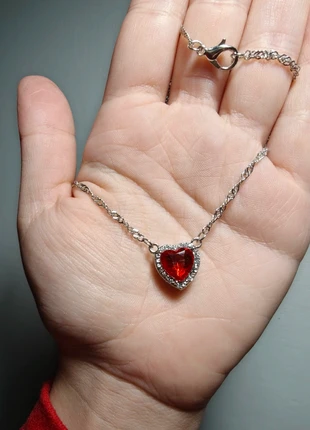 Red Heart necklace, marque: NO LABEL, état: Neuf sans étiquette, 5,00 €, 5,95 € Protection acheteurs incluse