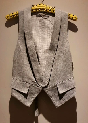 Très beau petit gilet zara , marca: Zara, estado: Muy bueno, tamaño: L, 11,00 €, 12,25 € Protección al comprador incluida