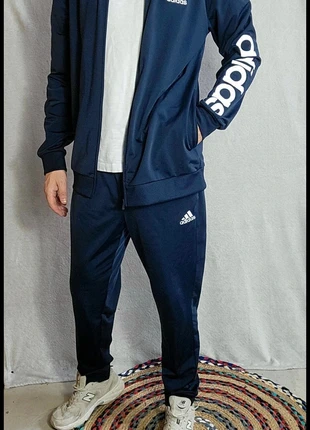 Ensemble adidas 👕👖 bleu marine veste floquée + jogging classique taille M, brand: adidas, condition: Very good, size: M, €41.00, €43.75 includes Buyer Protection Pro