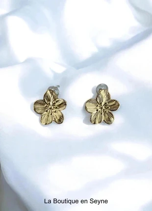 Boucles d’oreilles dorées fleurs Acier inoxydable, marque: Boutique vintage, état: Très bon état, 5,00 €, 5,95 € Protection acheteurs incluse