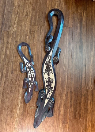 Lot de 2 geckos en bois sculpté – décoration murale artisanale exotique, marque: pas de marque, état: Très bon état, 18,00 €, 19,60 € Protection acheteurs incluse