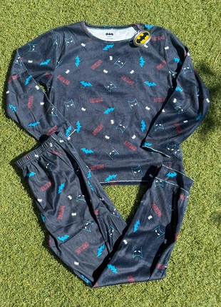 Pijama em veludo Batman, marca: Batman, estado: Novo com etiquetas, tamanho: 8 anos / 128 cm, €7.50, €8.58 inclui Proteção do Comprador