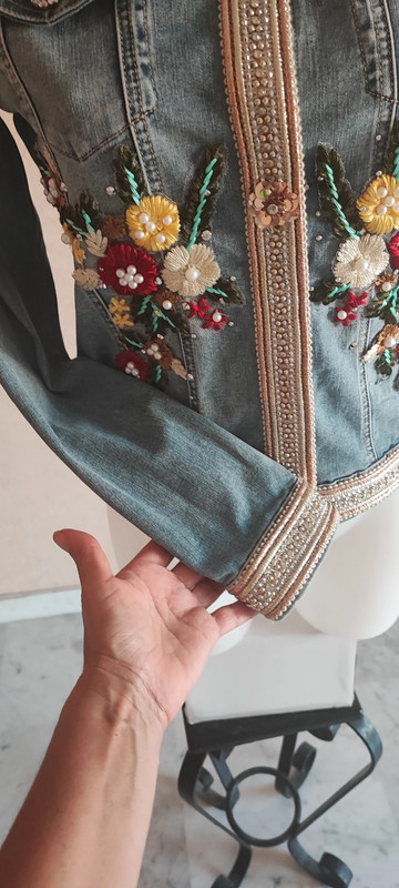 Veste en jeans brodee fleurs sequins. Zac Zoe T.36 38