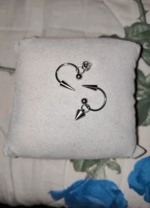 Orecchini punk con borchie, marque: Punk, état: Neuf sans étiquette, 4,00 €, 4,90 € Protection acheteurs incluse