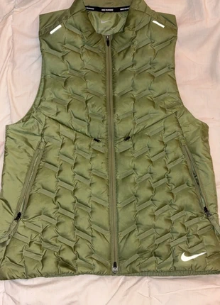 nike running therma fit sans manche verte, brand: Nike, condizioni: Ottime, taglia: S, €100.00, €105.70 include la Protezione acquisti