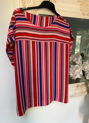 Haut femme rayé multicolore rouge/rose/bleu - Taille 48 FR, merk: Damart, staat: Nieuw zonder prijskaartje, maat: 4XL / 48 / 20, € 5,00, € 5,95 inclusief Kopersbescherming