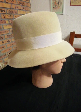 Chapeau feutre beige, laine, taille 56, modèle Federa , modes Micheline Coursier Amiens, brand: modes Micheline Coursier, condition: Very good, size: 56, €10.00, €11.20 includes Buyer Protection