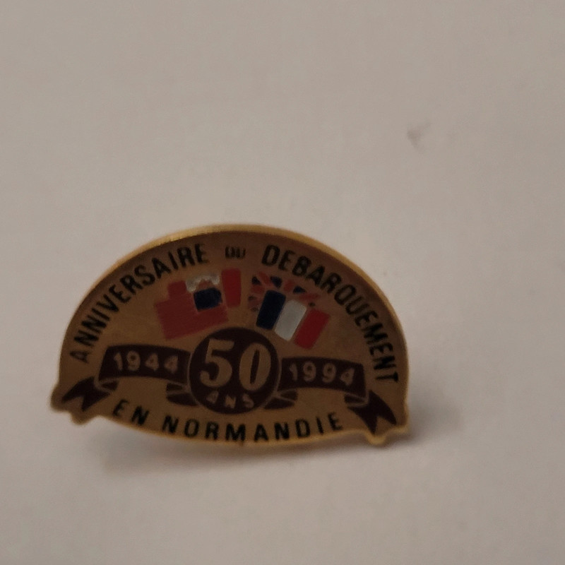 Pin's débarquement 1944 1994 normandie rare M 1