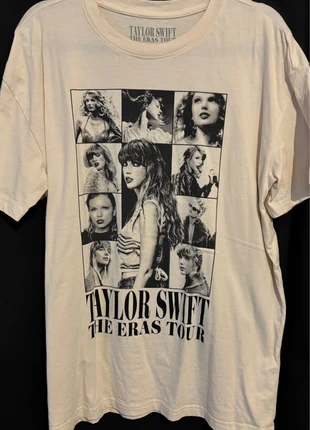 Taylor Swift The Eras Tour beige t shirt, marque: Taylor Swift, état: Très bon état, taille: M / 38 / 10, 20,00 €, 21,70 € Protection acheteurs incluse