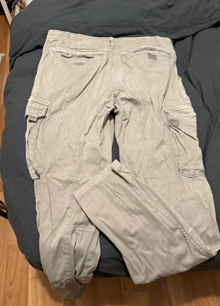 Light grey cargo trousers, marca: SMOG, estado: Bom, tamanho: M, €2.00, €2.80 inclui Proteção do Comprador