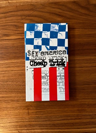 Coffret 4 CD Cheap Trick "Sex, America, Cheap Trick" (Avec Livret), état: Bon état, 30,00 €, 32,20 € Protection acheteurs incluse